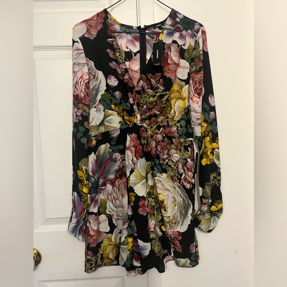 🆕 Flowered Romper from Express 🆕